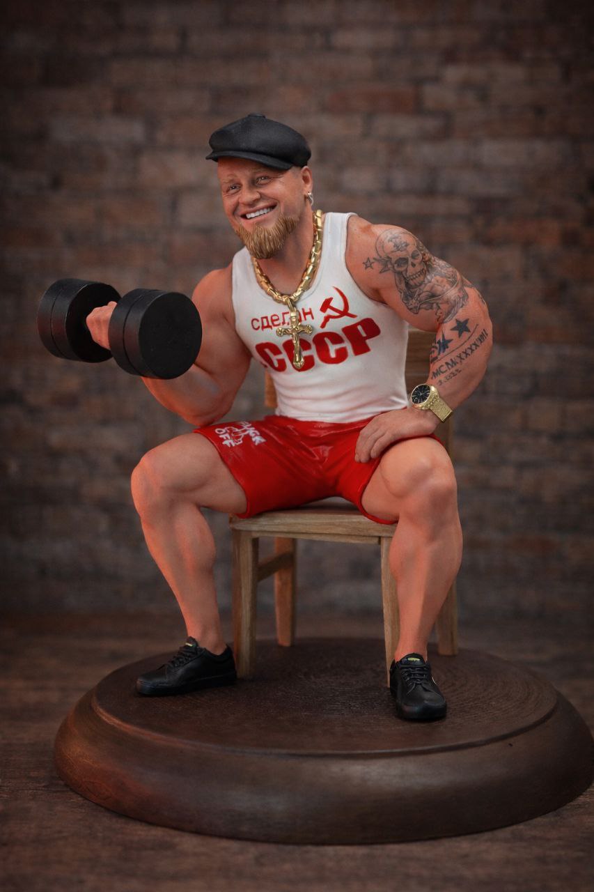 фигурка бодибилдер